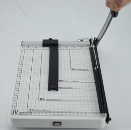 轻便金属切纸机A4操作步骤